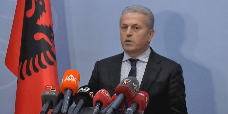 GATI PËR TREGUN SHQIPTAR/ Sekuestrohen 892 mijë paketa cigare kontrabandë në Hanin e Hotit