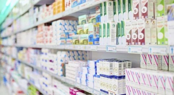 KORONAVIRUSI/ FSDKSH udhëzim farmacive: Të sëmurëve kronikë mbi 65 vjeç që jetojnë vetëm barnat i dërgohen në banesë