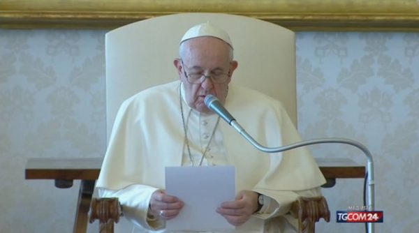 KORONAVIRUSI/ Papa Francesku nga Vatikani: Të lutemi për të sëmurët dhe njerëzit që duhet të shkojnë në punë