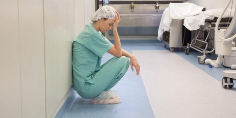 E RËNDË/ Trajtonte të prekurit me koronavirus, vetëvritet infermierja në Itali