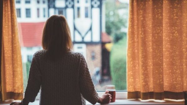KORONAVIRUSI/ Një shembull i udhëzimeve të qeverisë së Mbretërisë së Bashkuar: Si të vetëizolohemi?