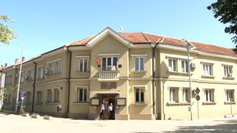 KORONAVIRUSI/ Rasti me COVID-19 në Podujevë, bashkia dezinfekton lagjen e personit të prekur