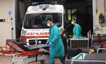 KORONAVIRUSI/ 73-vjeçarja nga Durrësi përfundon në reanimacion! Vetëkarantinohen 4 mjekë e infermierë që i shërbyen