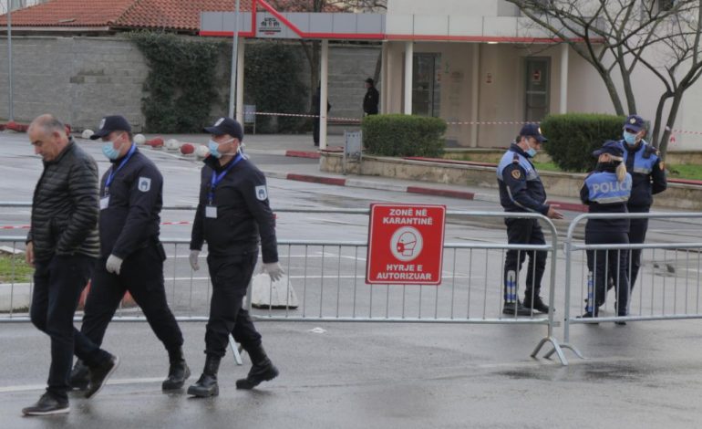 KORONAVIRUSI/ Bashkia e Lezhës pezullon shërbimet deri më 23 mars, apel qytetarëve: Kërkesat me postë