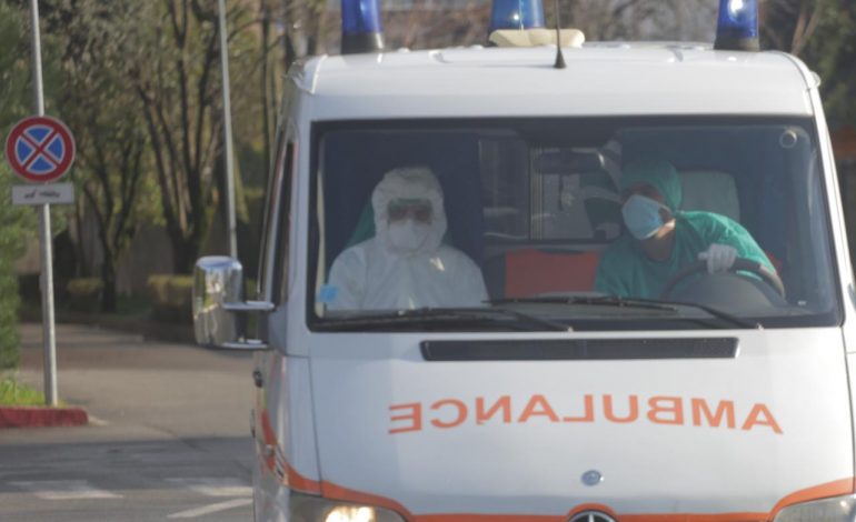 KORONAVIRUSI/ Niset drejt Infektivit 55-vjeçari nga Fieri, u infektua nga vëllai. Ishte në vetizolim, por…