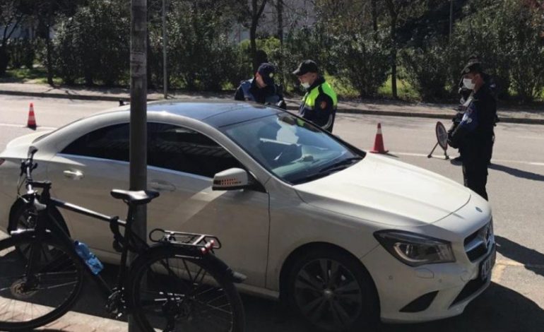 MASTAT KUNDËR KORONAVIRUSIT/ Aktori sfidon Policinë e Shtetit, del shëtitje me makinë i sapo kthyer nga Italia (FOTO)