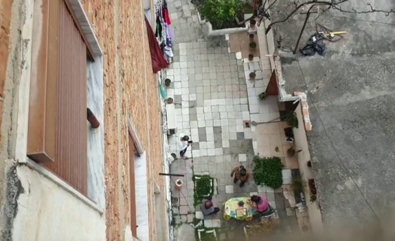 NDODH NË BERAT/ Kafet janë mbyllur por qytetarët e pijnë tek… komshiu! (VIDEO)