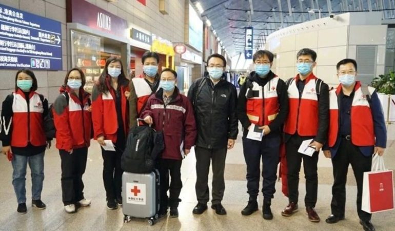 KORONAVIRUSI NË ITALI/ Mbërrin ekipi i mjekëve nga Kina, shpresa për luftën kundër epidemisë