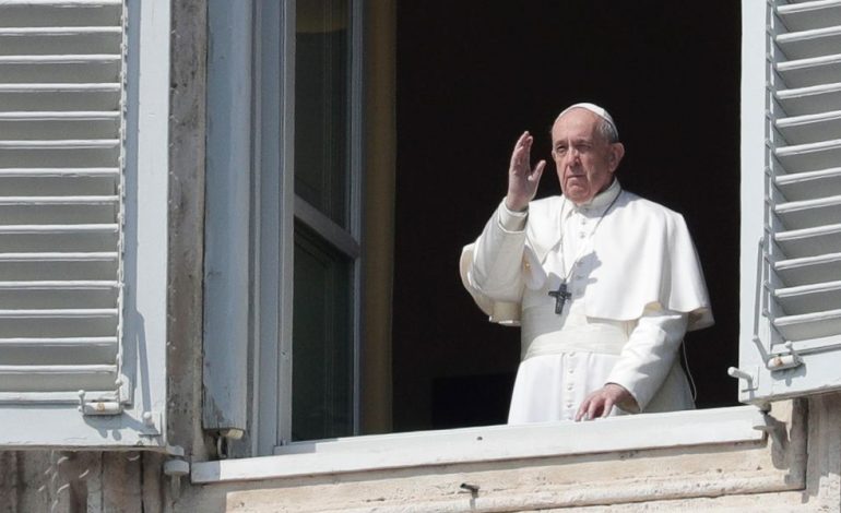 KORONAVIRUSI/ Papa Françesku i lutet Zotit: Mëshirë për njerëzimin e sprovuar rëndë nga pandemia