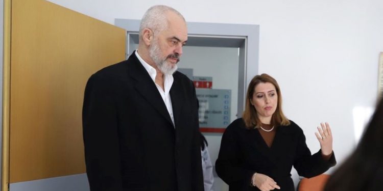 KORONAVIRUSI/ Manastirliu: Në 24 orë i hodhëm poshtë Bashës tre propaganda