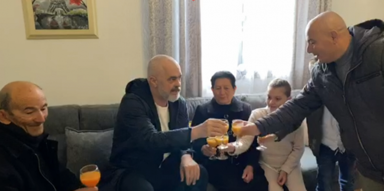 BATUTAT NË FAMILJEN BARUTI NË MAMINAS/ Rama: Kishte marrë Xhulietën dhe tha u fejova sa ra tërmeti s’mund të pres shtëpinë… tërmet brenda në çadër