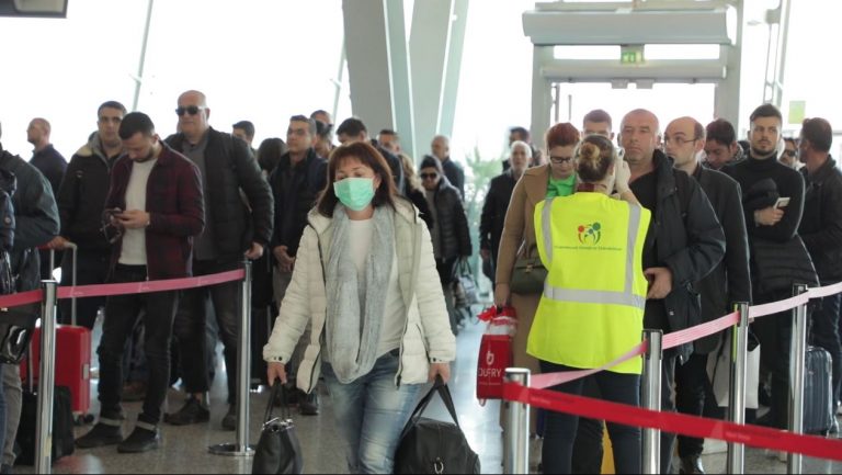 KORONAVIRUSI/ INSTAT: Në shkurt mbi 18 mijë persona hynë nga Italia në Shqipëri