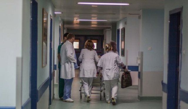 REZULTATET E ANALIZAVE/ Dyshohej për koronavirus, 50 vjeçarja nga Lushja rezulton negative