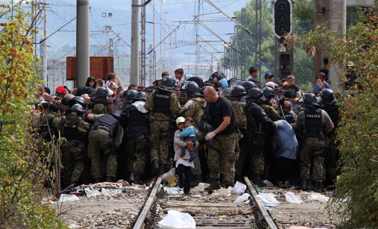 KRIZA ME REFUGJATËT/ Maqedonia e Veriut merr masat, kapen 79 klandestinë në Shtip