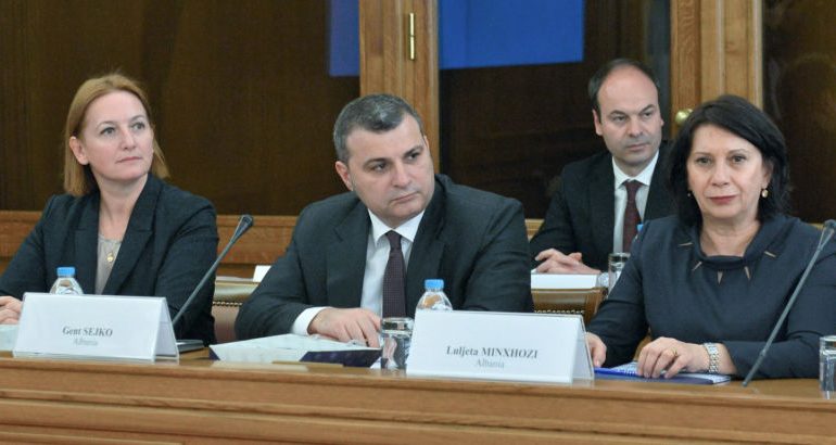 KEQKUPTIMI ME KREDITË/ Nuk ka moratorium, shtyrja bëhet vetëm me dakordësinë e bankës