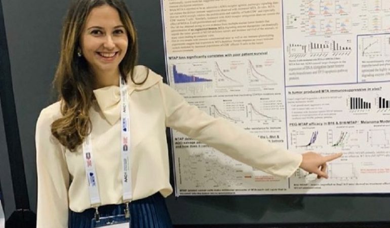 KORONAVIRUSI/ Shkencëtarja shqiptare në SHBA rekomandime popullit shqiptar: Simptomat nisin 5 ditët e para, rrini larg njerëzve të tjerë