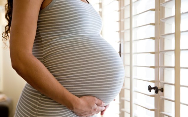 KORONAVIRUSI/ Çfarë duhet të dinë gratë shtatzëna për epideminë?