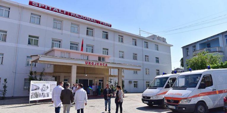 MASAT PËR KORONAVIRUSIN/ Spitali i Fierit thirrje: Kush vjen në Urgjencë, Pediatri apo Maternitet të ketë kartë ID ose pasaportë