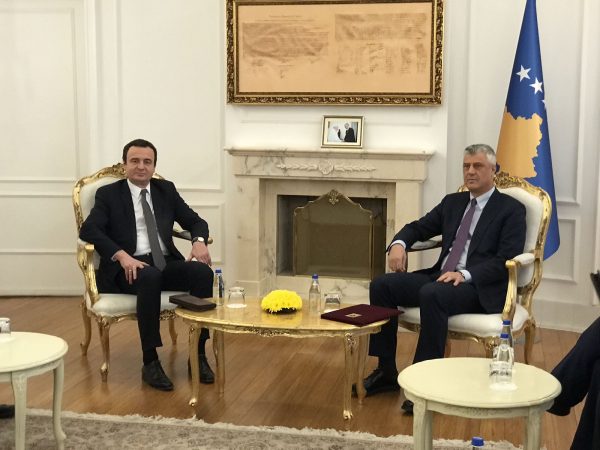 TRE OPSIONE PËR ORARET/ A do të takohet sot Kurti me presidentin Thaçi?