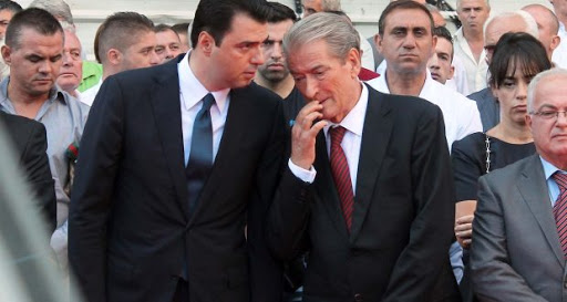 PAS DISTANCIMIT TË SHBA/ Berisha ia faturon mitingun Metës: Unë dhe Basha ishim thjesht figurantë aty