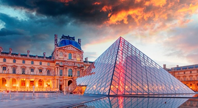 FRANCË/ Koronavirusi mbyll muzeun e Luvrit në Paris