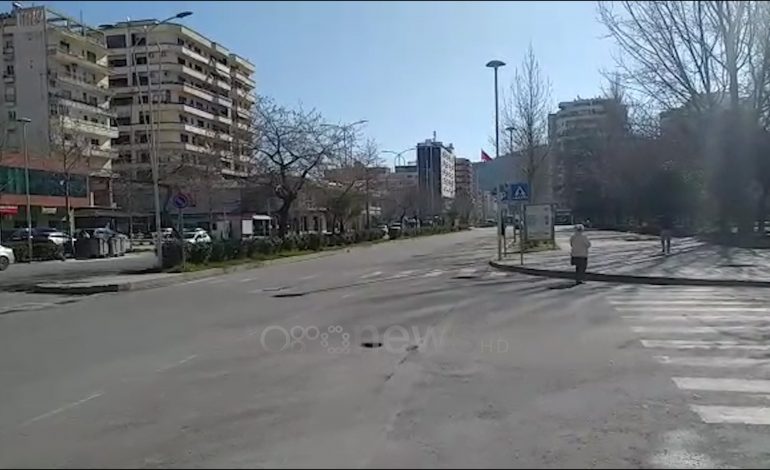 MASAT KUNDËR KORONAVIRUSI/ Temperaturat e larta nxjerrin vlonjatët në rrugë, nuk mbajnë maska dhe doreza (VIDEO)