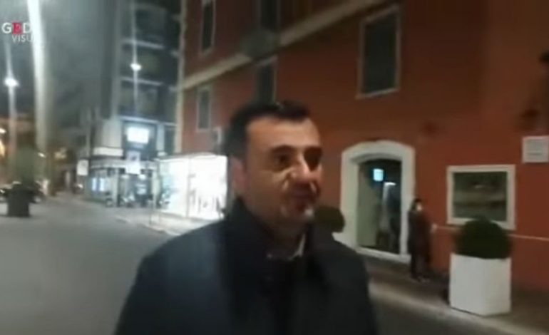 ITALIA “ZONË E KUQE” PREJ KORONAVIRUSIT/ Kryebashkiaku i Barit shpërthen në lot, në rrugët e qytetit të tij të boshatisura nga epidemia (VIDEO)