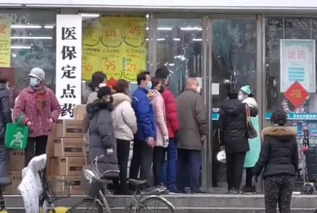 KORONAVIRUSI/ Sa vetë vdiqën vërtet në Wuhan – pas izolimit banorët fillojnë të flasin