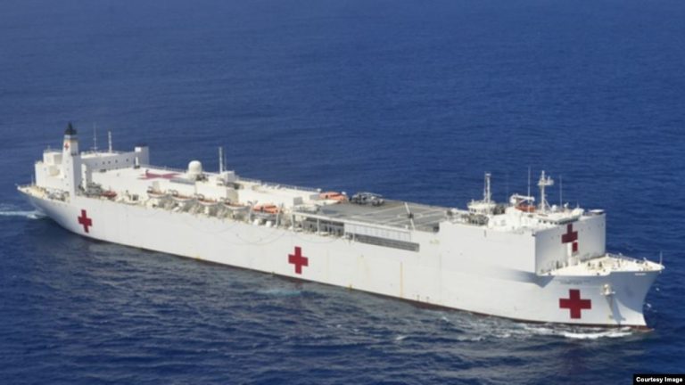 KORONAVIRUSI/ New Yorku pret anijen spitalore të marinës amerikane me 1 mijë shtretër