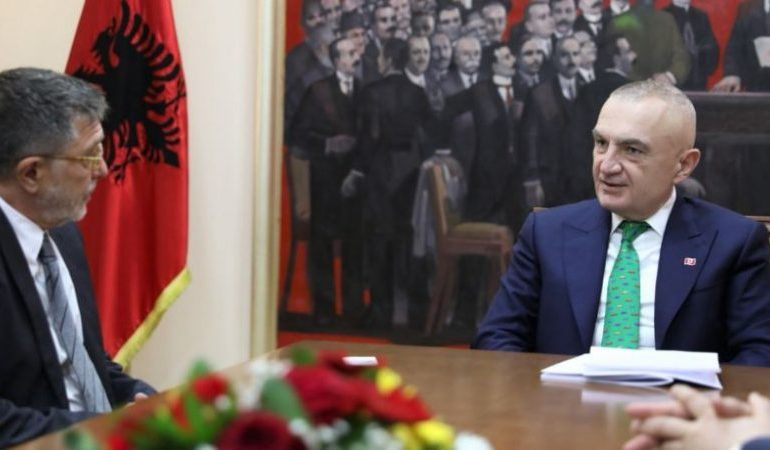 KORONAVIRUSI/ Meta takim me drejtorin e OBSH-së në Tiranë dhe ish-doktorin e Enver Hoxhës