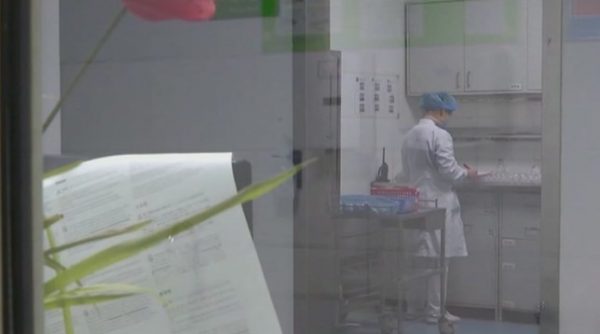 KORONAVIRUSI/ CNN: Inteligjenca amerikane heton për COVID-19, hipotezë se ka lindur nga laboratori i Wuhan