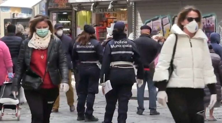 KORONAVIRUSI NË ITALI/ Infermierja me COVID-19 shëtitje me familjen, mashtron policinë: Dola për të hedhur plehrat