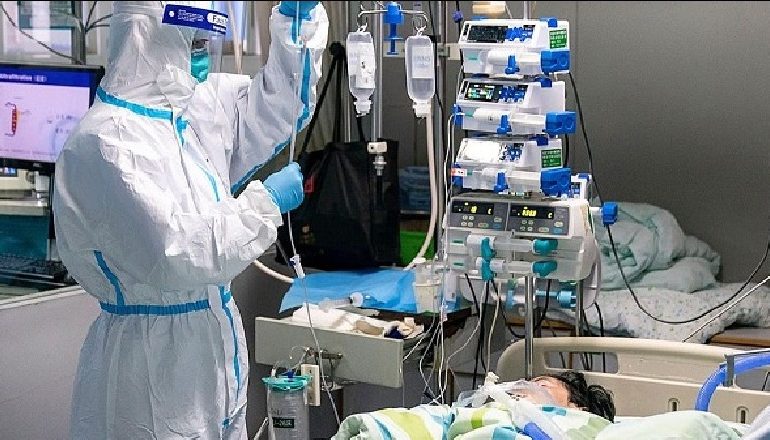 KORONAVIRUSI/ Mjekët masin kohën sa qëndrojnë në dhomë, COVID-19 ka zhdukur intimitetin pacient-doktor