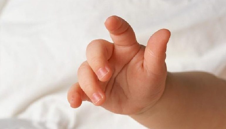 LINDI NË KOHË KORONAVIRUSI/ Prindërit i vendosin foshnjës emrin Dezinfektant