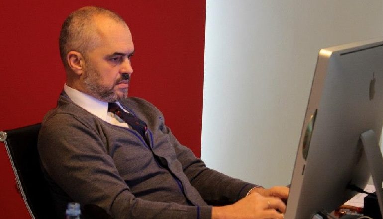 REPLIKAT/ Një burrë i bindet Ramës por në fund i kërkon leje! Përgjigjia e kryeministrit: Mos luaj vendit, vazhdo me xhamat (FOTO)