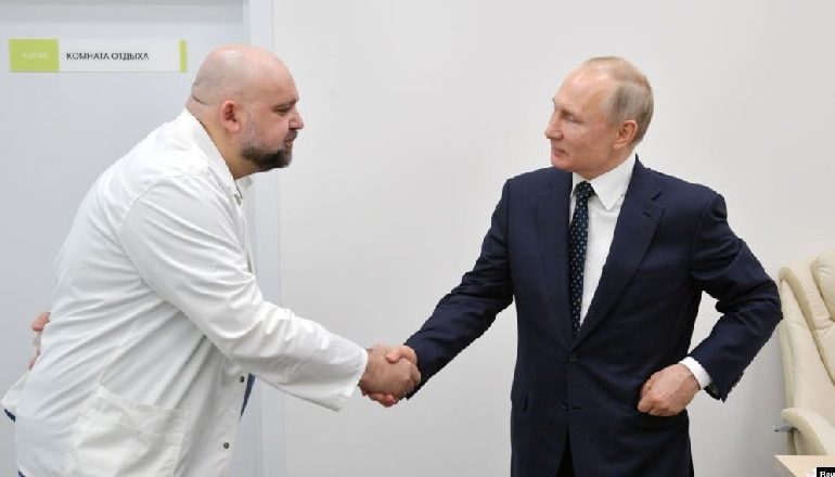 KORONAVIRUSI NË RUSI/ Infektohet me Covid-19 mjeku që u takua me Presidentin Putin