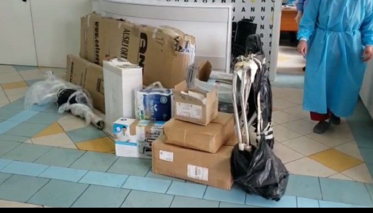 GJESTI HUMAN/ Familja nga Vlora i dhuron spitalit një respirator për pacientët me COVID-19