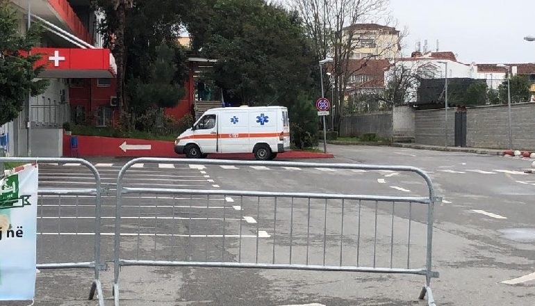 KORONAVIRUSI/ Vatër e re infeksioni në Petrelë, 5 familjarë pozitivë me COVID-19