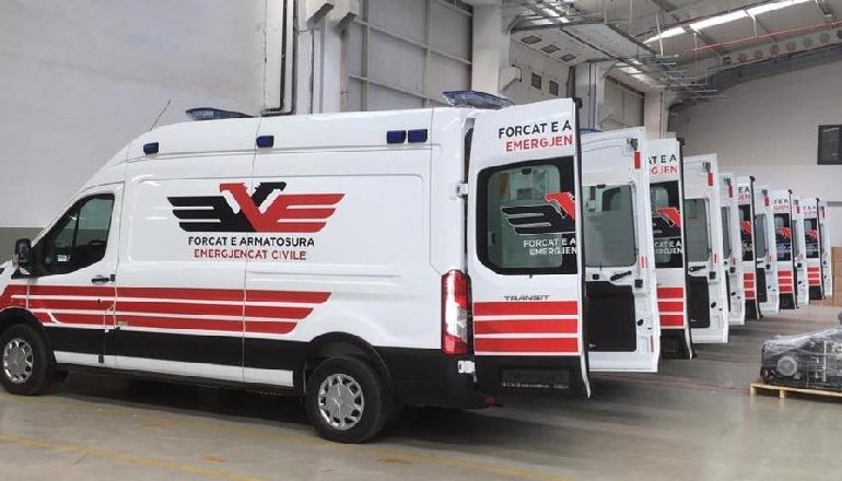 KORONAVIRUSI/ Mbërrijnë në Tiranë 6 ambulancat nga TURQIA, dhuratë për Forcat e Armatosura