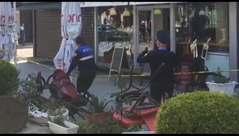 MBYLLET BIZNESI ME LEJE NË ELBASAN/ Qytetarët denoncuan se nuk respektoheshin distancat e sigurisë