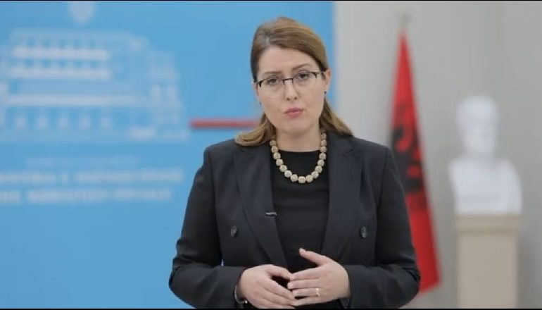 KORONAVIRUSI/ Manastiliu: 100 vatra aktive me COVID-19 në Shqipëri, nga java tjetër 2 orë e 30 min kohë për pazare!