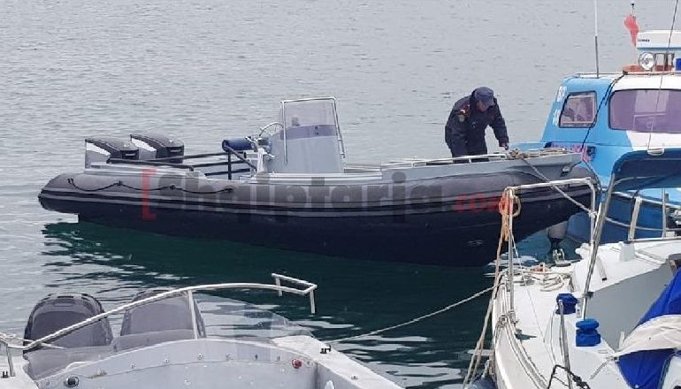 U KAP DY DITË MË PARË NË KARABURUN/ Grekët e konfirmojnë gomonen si të vjedhur në Greqi