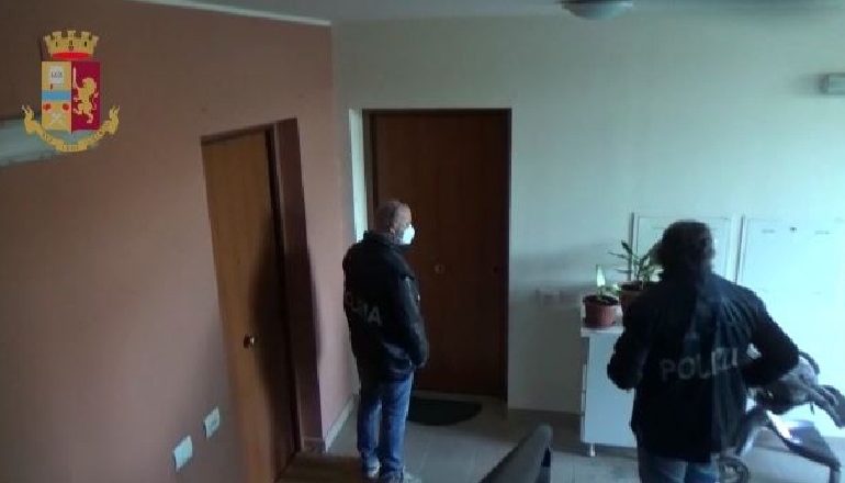 DROGA FSHIHEJ NËPËR MURET E VARREZAVE/ Policia italiane shkatërron grupin kriminal shqiptaro-maqedonas