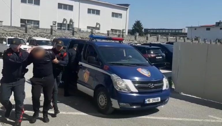 ARRESTOHEN DY PERSONA NË SHKODËR/ Njëri ish-drejtor shkolle, i vendoste nota kaluese nxënësve të përjashtuar
