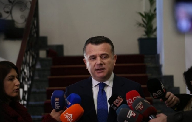 GRUPI PARLAMENTAR I PS-SË HEQ DORË NGA GJYSMA E PAGËS/ Balla: Do i kalojë buxhetit të shtetit për nevojat e luftës