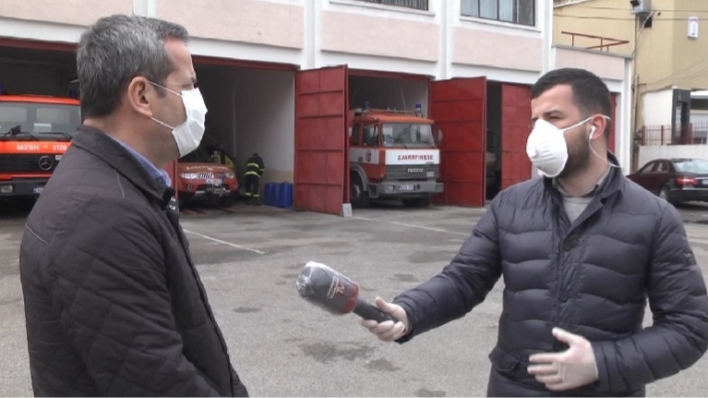 KORONAVIRUSI UL RASTET E ZJARRIT/ Zjarrfikëset angazhohen për dezinfektimin (VIDEO)