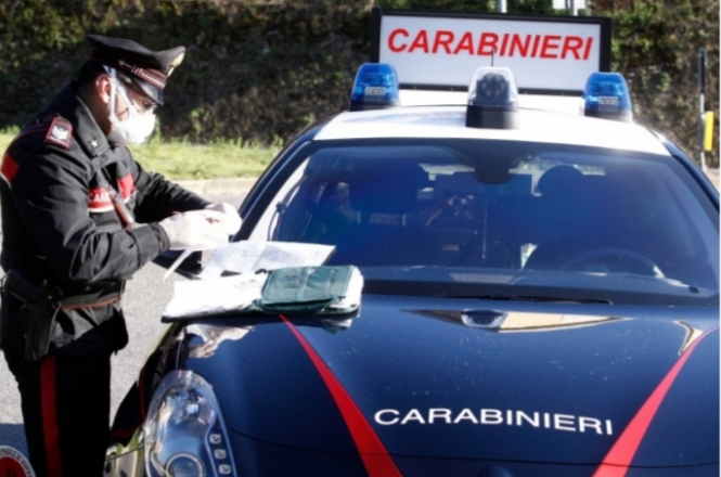 “PO SHKOJ TË USHQEJ PULAT”/ Policia italiane ndalon shqiptarin me koronavirus që kishte thyer karantinën