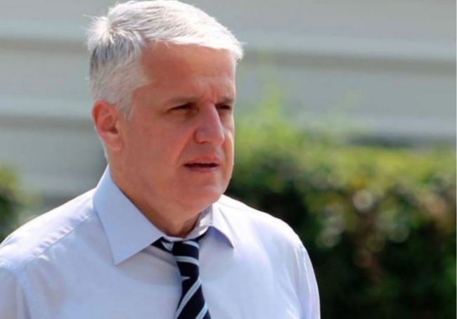 REAGON PËR SHQIPTARËT E BLLOKUAR NË KUFIJ/ Pandeli Majko i përgjigjet Vasilit: Ish-socialisti kënaqet duke goditur ish-shtëpinë, rezultatet e post-luftës do jenë…