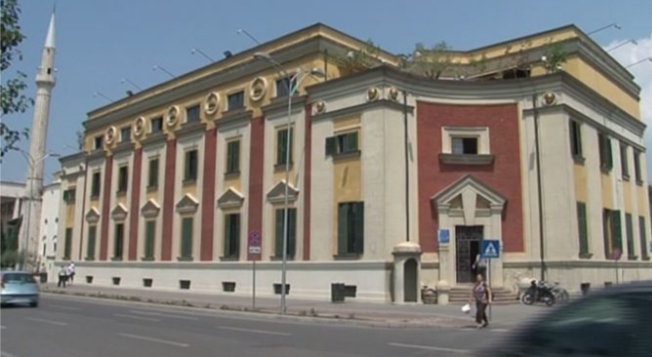 BASHKIA E TIRANËS MBULON SHPENZIMET FUNERALE TË VIKTIMAVE…/ Veliaj: Pavarësisht epidemisë, do të vazhdojmë me dosjet e shtëpive