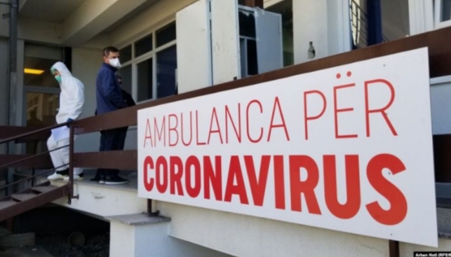 KORONAVIRUSI NË KOSOVË/ Patën kontakt me personin që vdiq nga COVID-19, 13 punonjës të Urgjencës në Prishtinë dërgohen në vetizolim